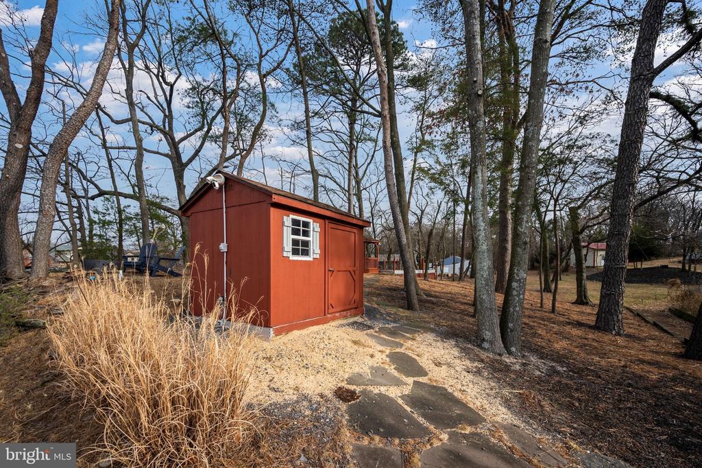 1572 ANNAPOLIS DRIVE