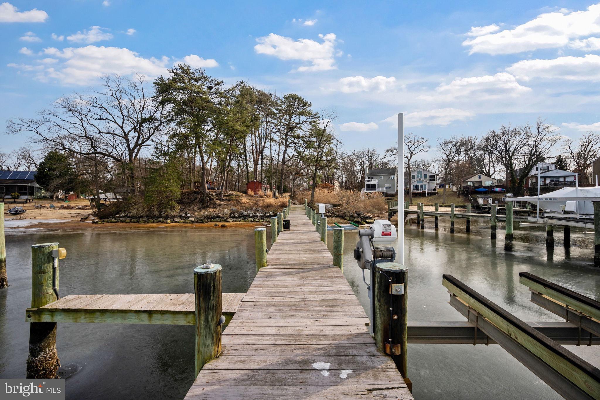 1572 ANNAPOLIS DRIVE