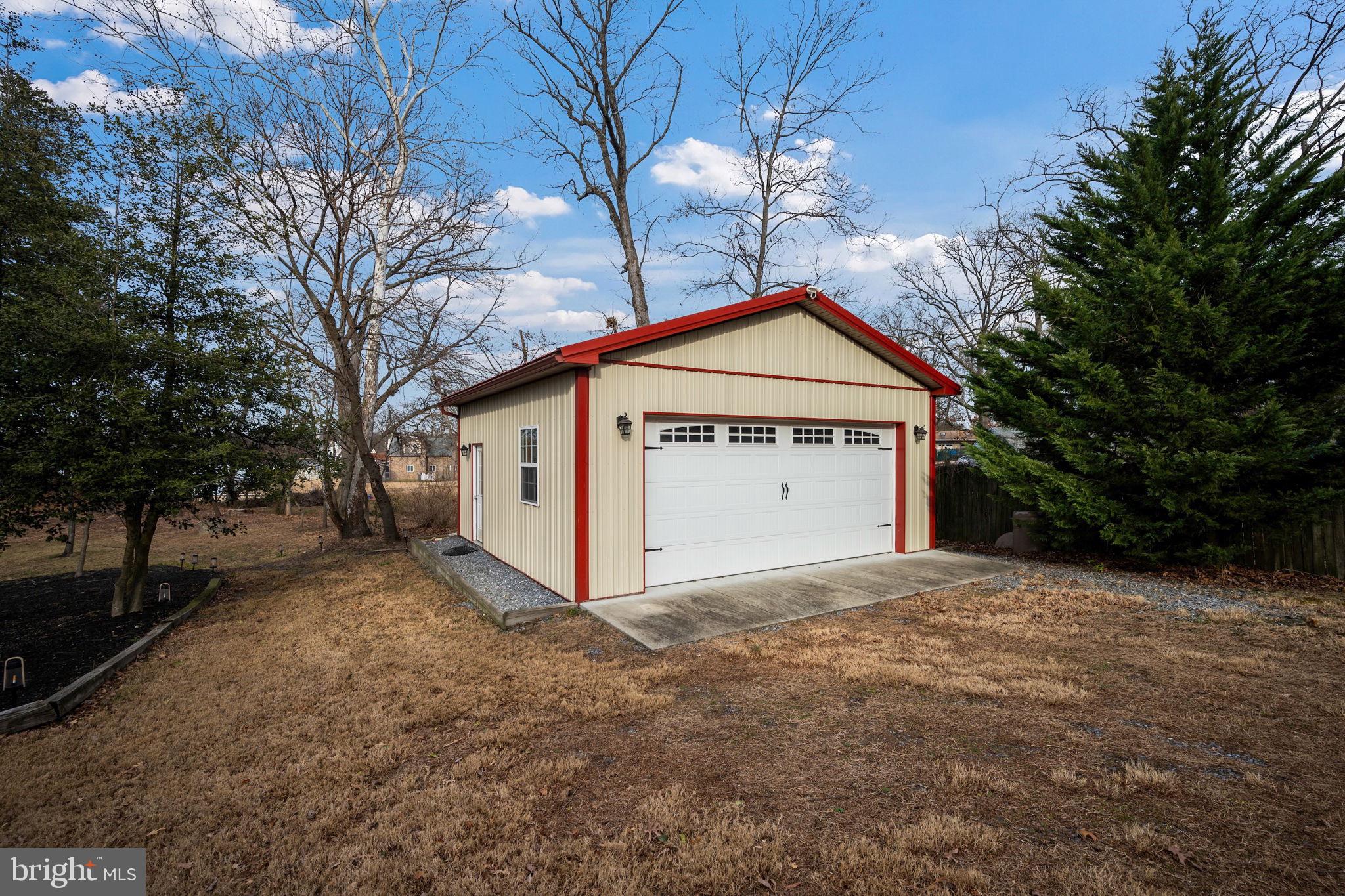 1572 ANNAPOLIS DRIVE