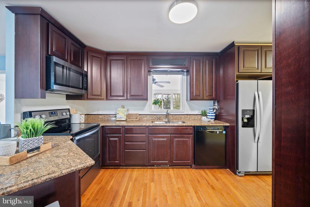 1572 ANNAPOLIS DRIVE