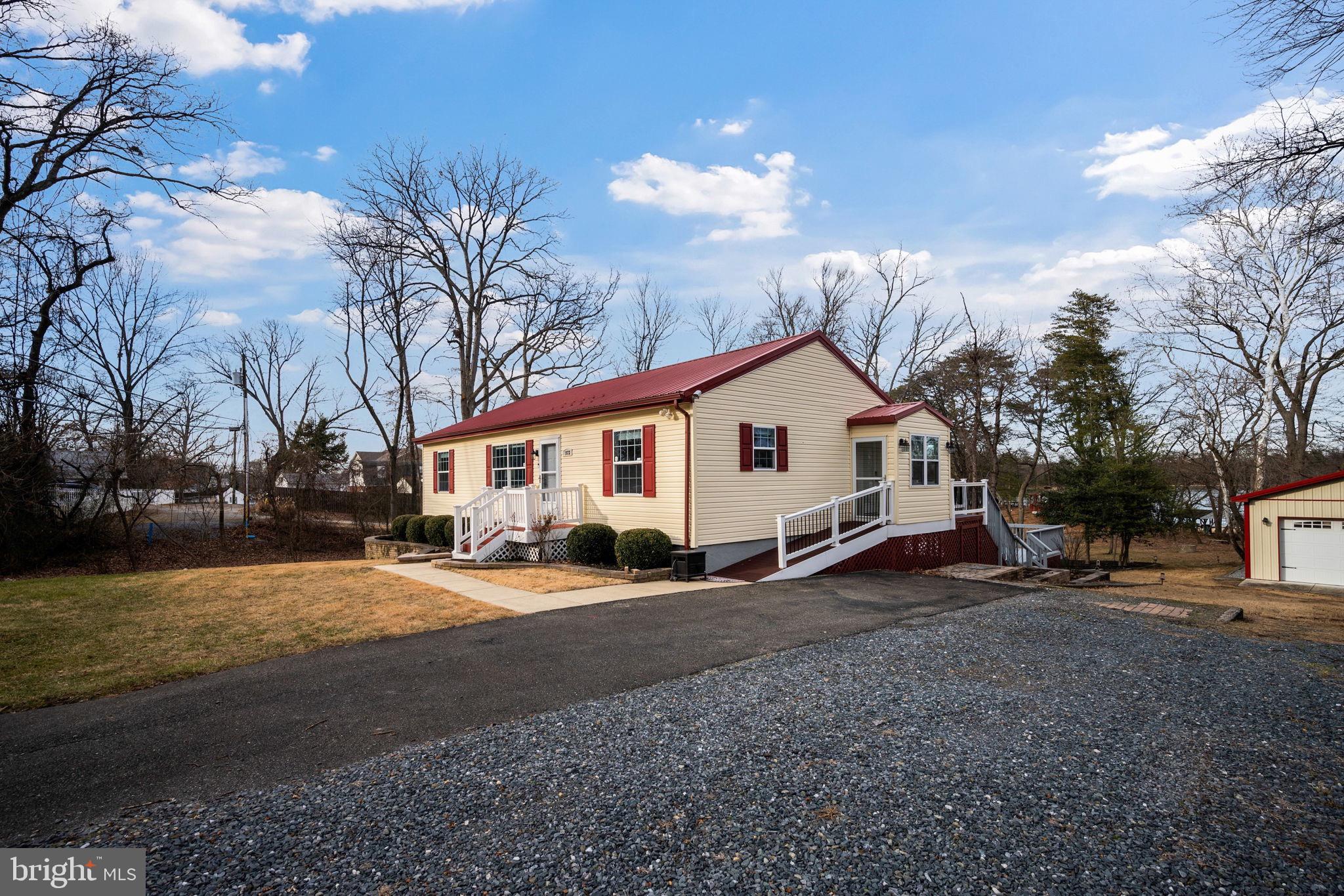 1572 ANNAPOLIS DRIVE