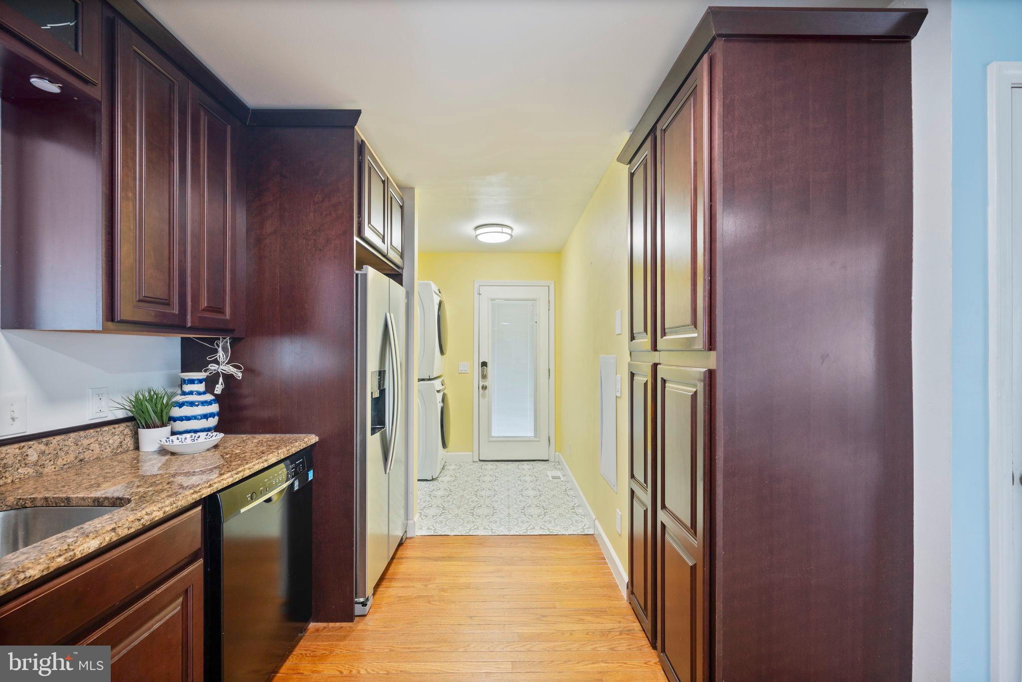 1572 ANNAPOLIS DRIVE