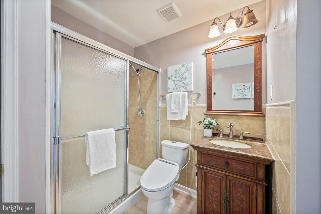 1572 ANNAPOLIS DRIVE