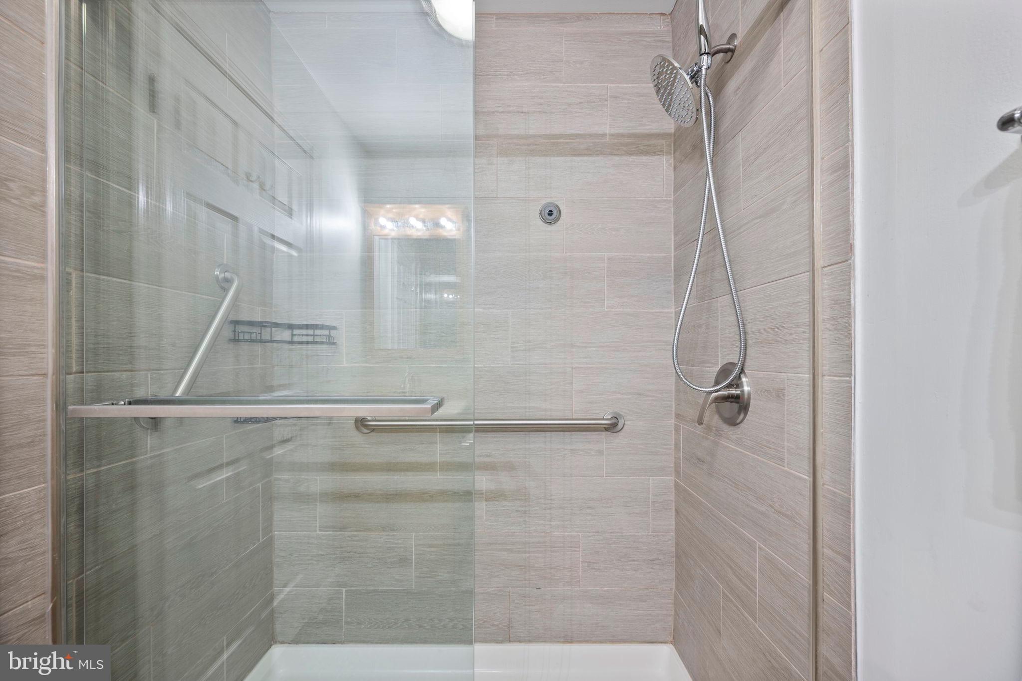 1572 ANNAPOLIS DRIVE