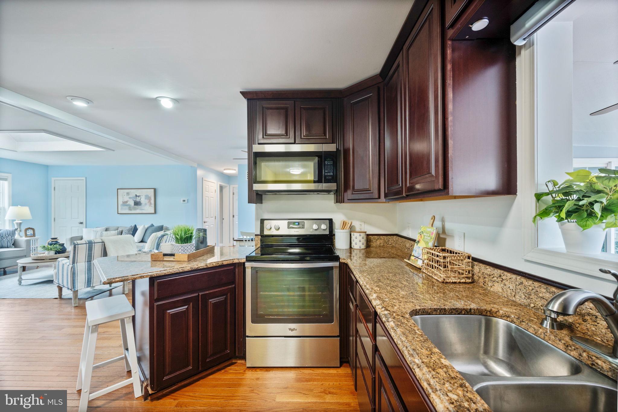 1572 ANNAPOLIS DRIVE