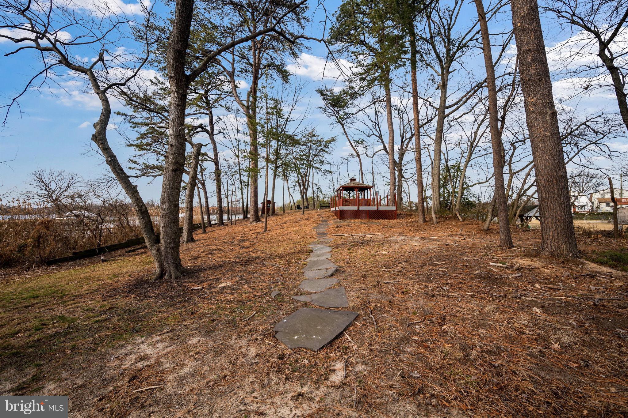 1572 ANNAPOLIS DRIVE