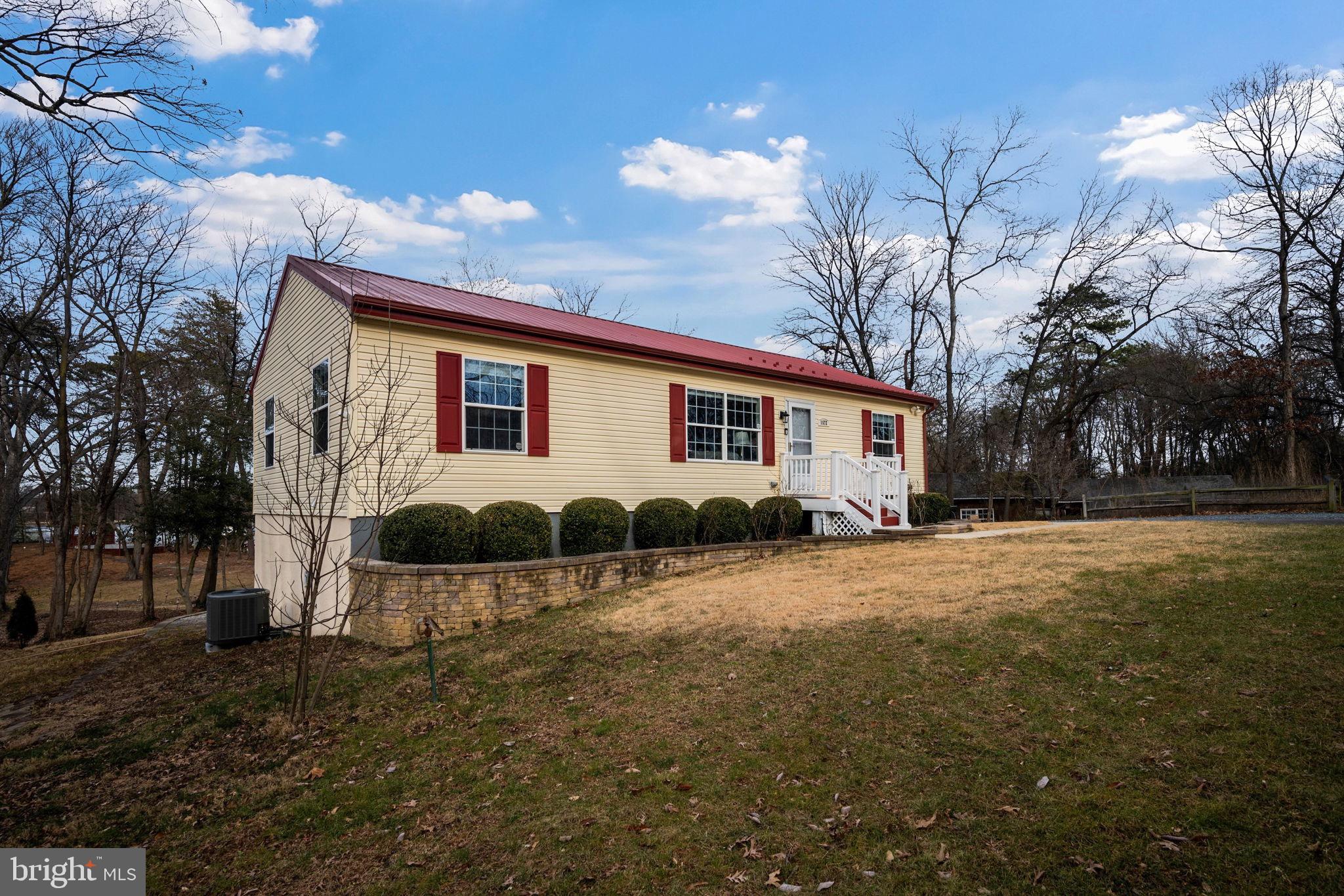 1572 ANNAPOLIS DRIVE