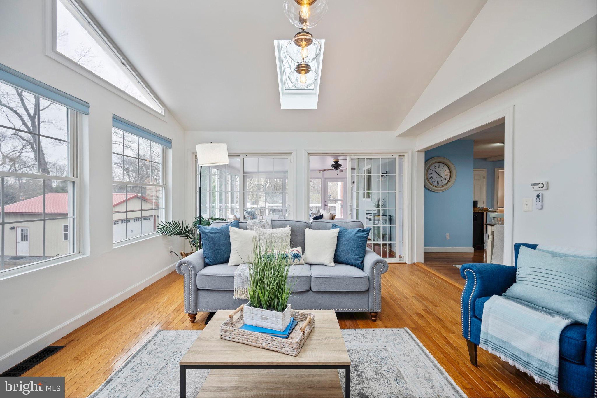 1572 ANNAPOLIS DRIVE