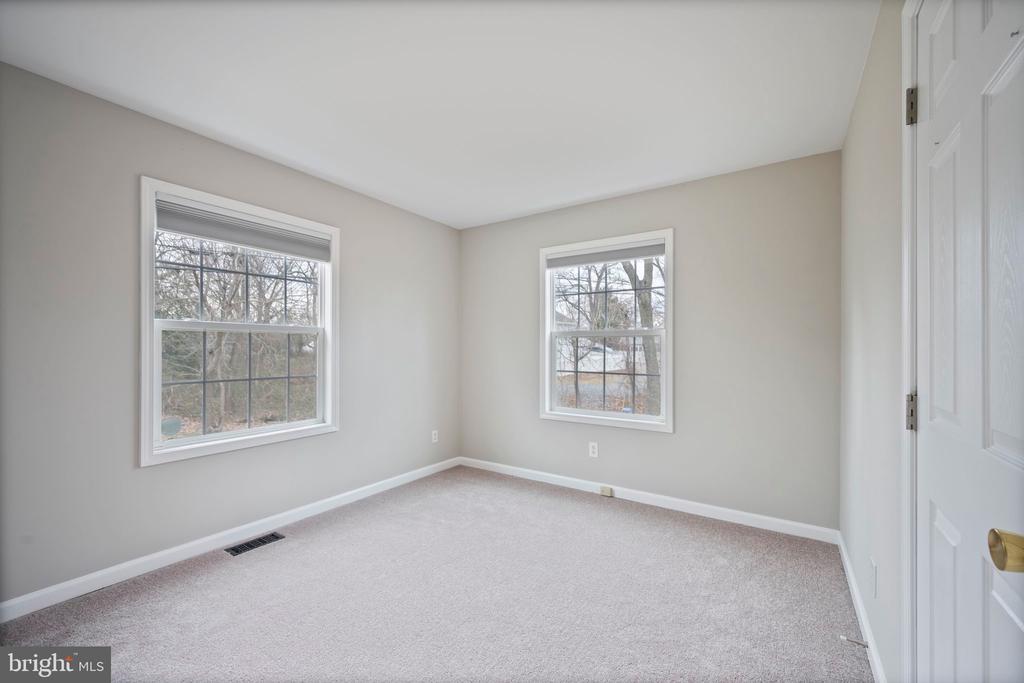 1572 ANNAPOLIS DRIVE