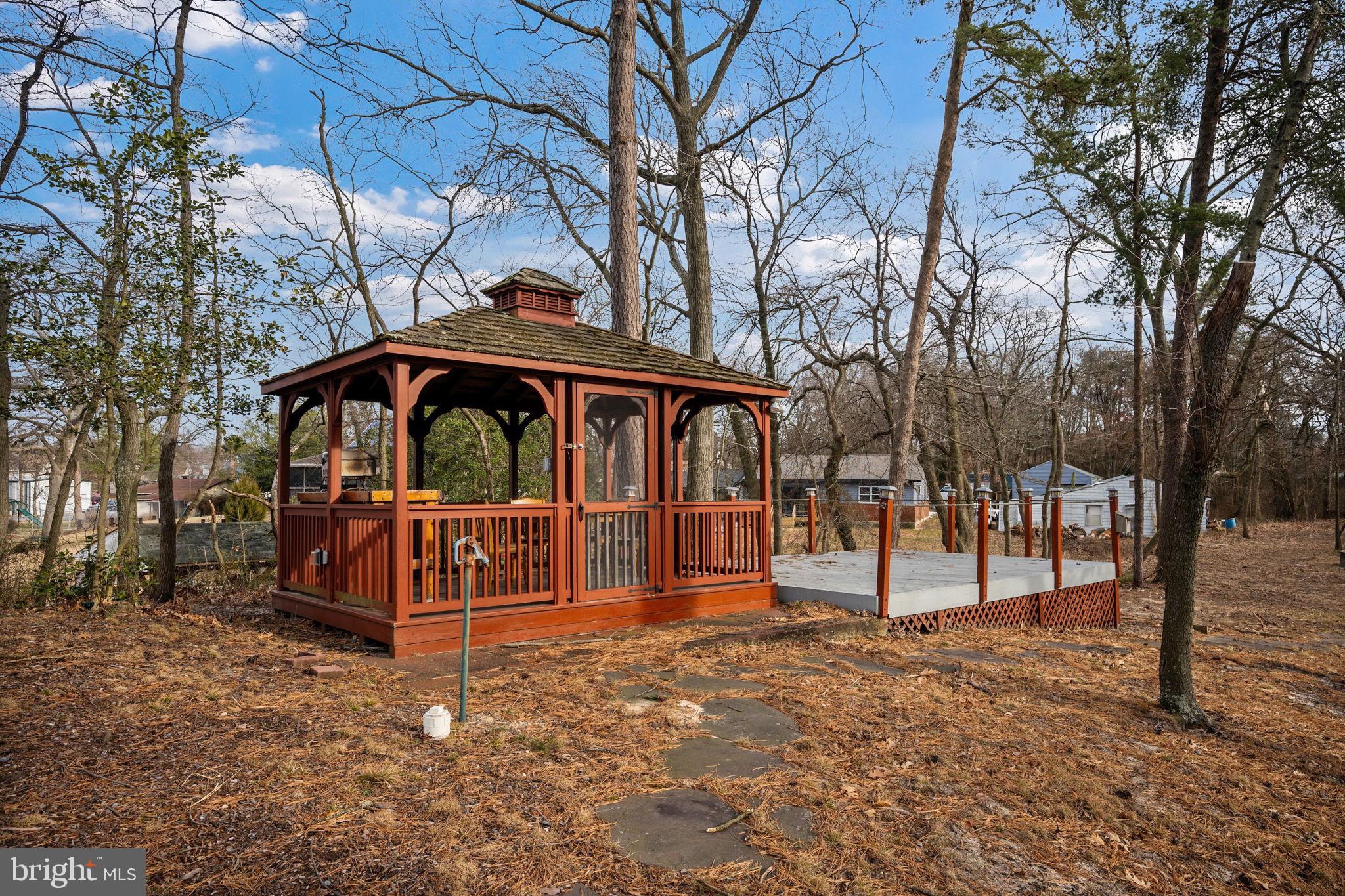 1572 ANNAPOLIS DRIVE