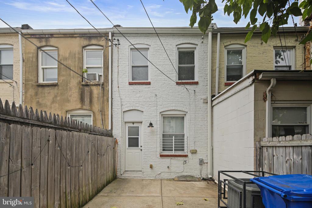 19 N Streeper St