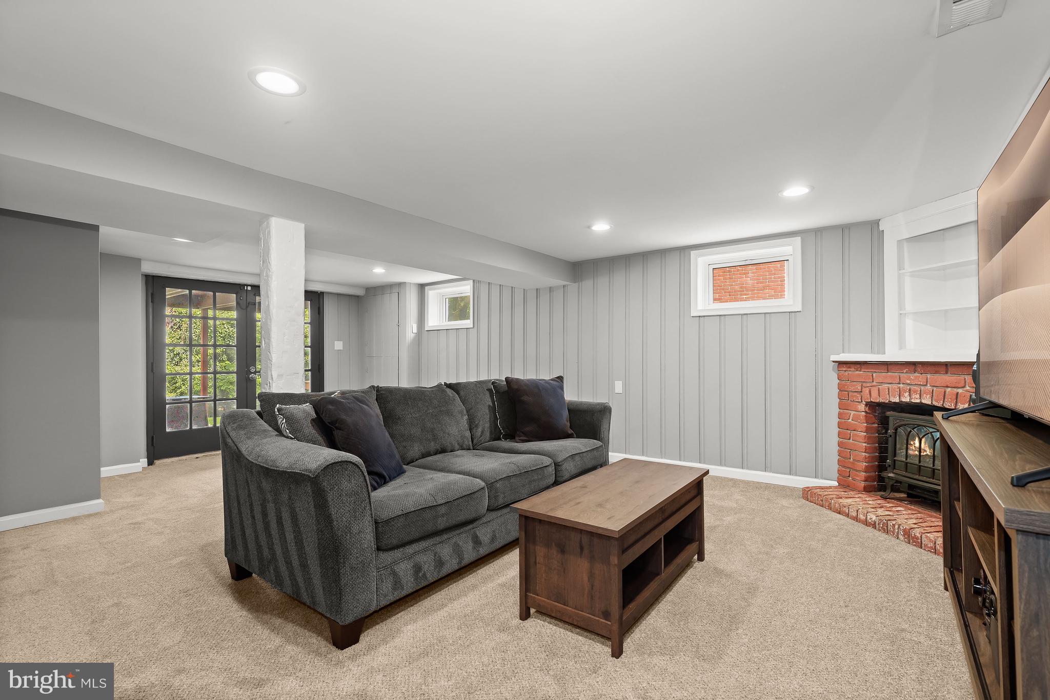 910 Olmstead Rd