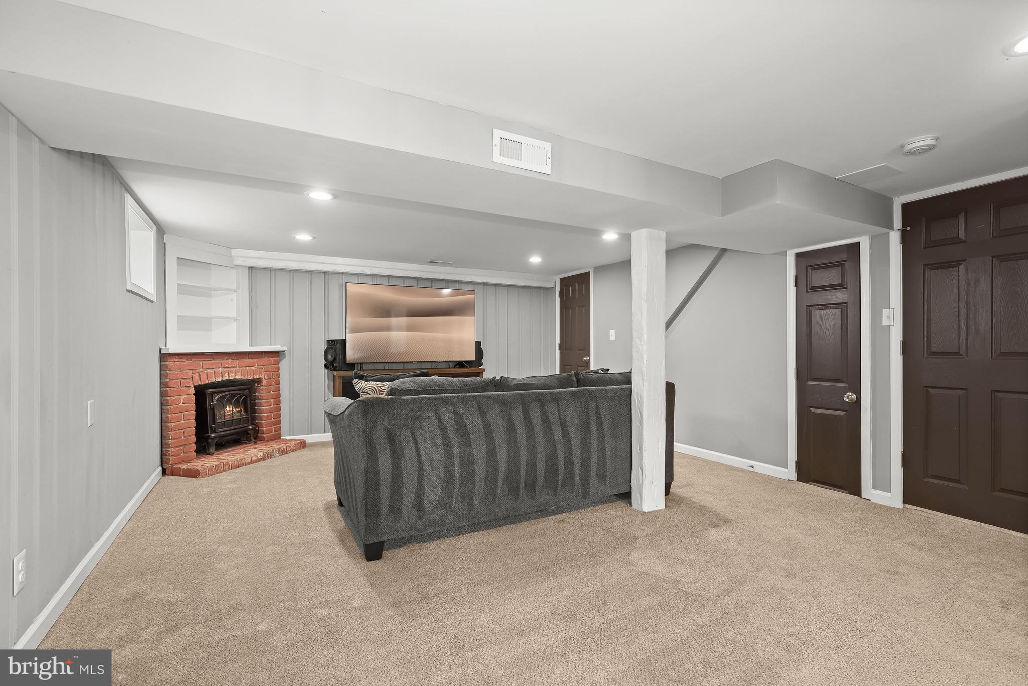 910 Olmstead Rd