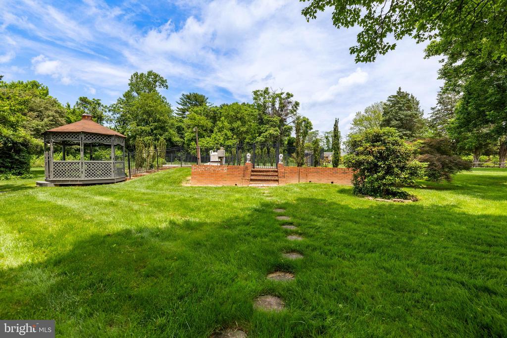 12301 MANOR ROAD
