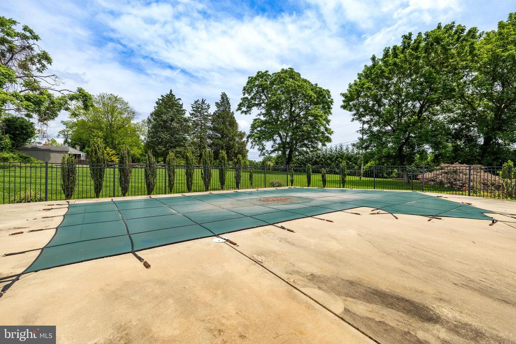 12301 MANOR ROAD