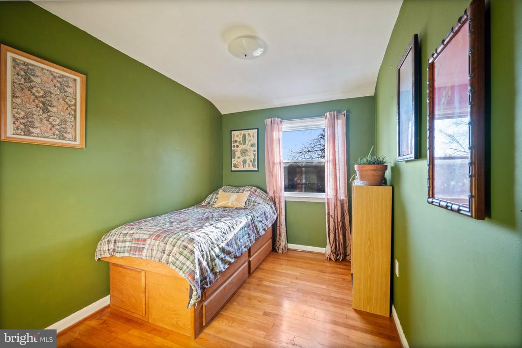 1311 GLENMONT ROAD