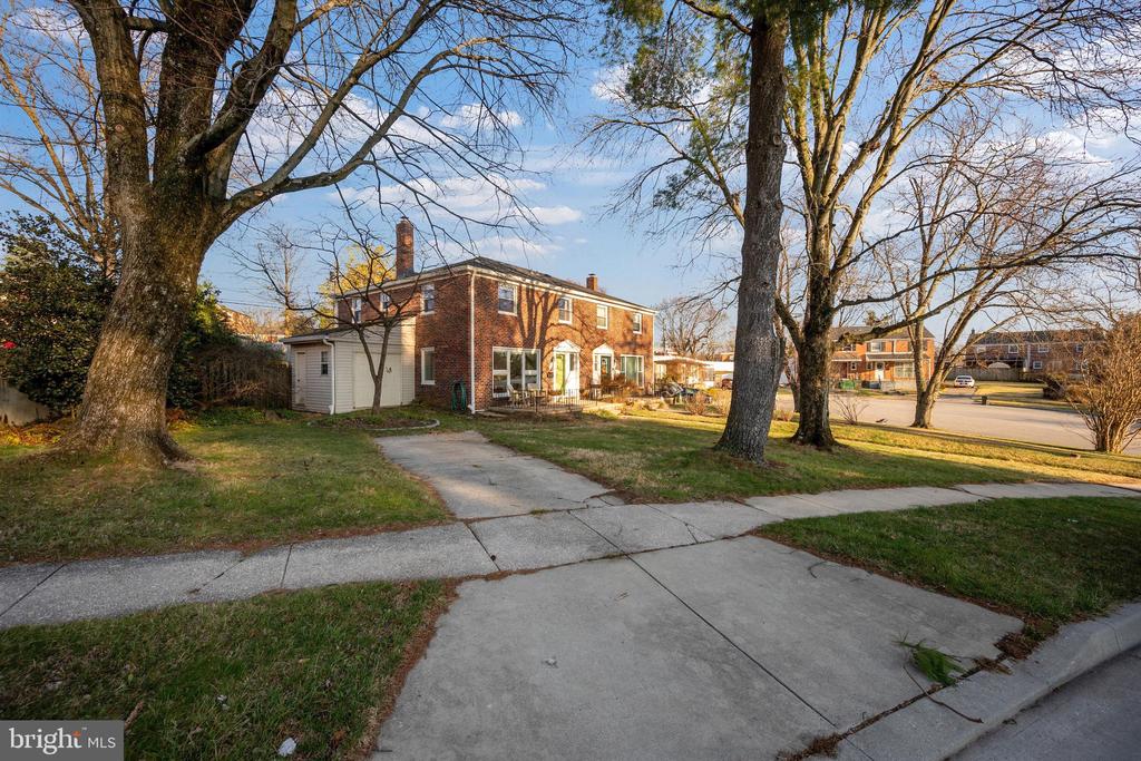 1311 GLENMONT ROAD