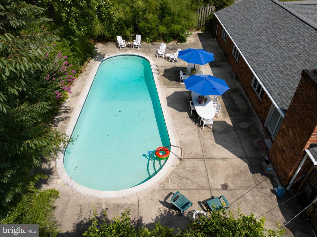 2104 CEDAR CIRCLE DRIVE