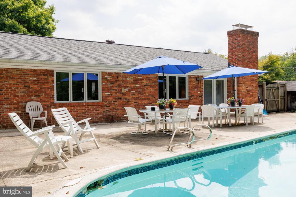 2104 CEDAR CIRCLE DRIVE