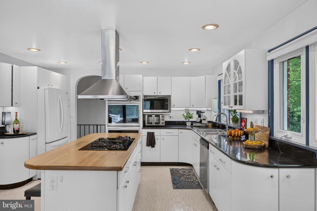 2104 CEDAR CIRCLE DRIVE