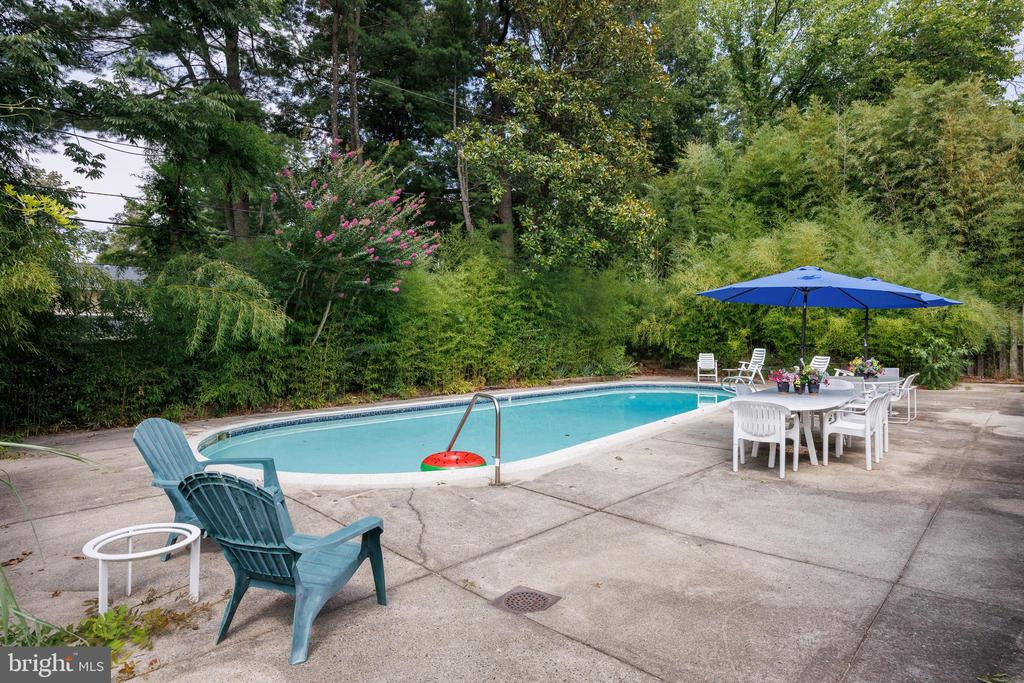 2104 CEDAR CIRCLE DRIVE