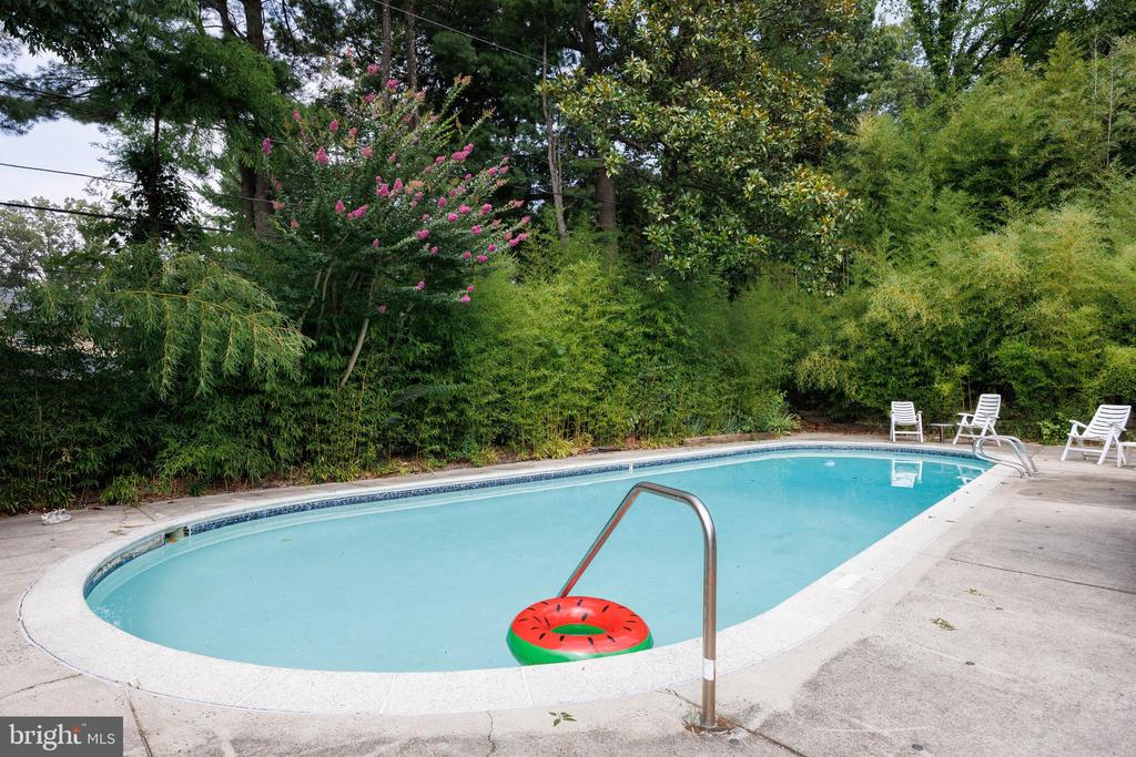 2104 CEDAR CIRCLE DRIVE