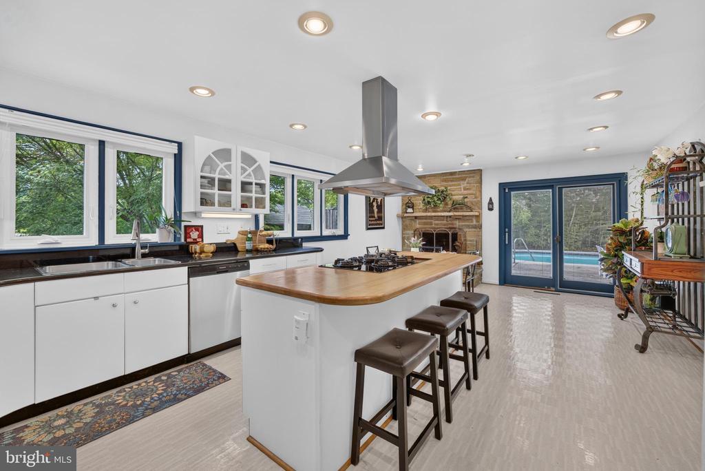 2104 CEDAR CIRCLE DRIVE