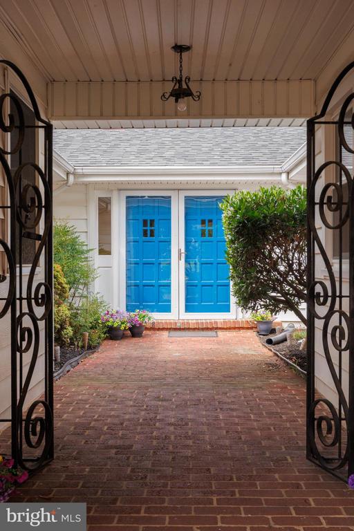 2104 CEDAR CIRCLE DRIVE