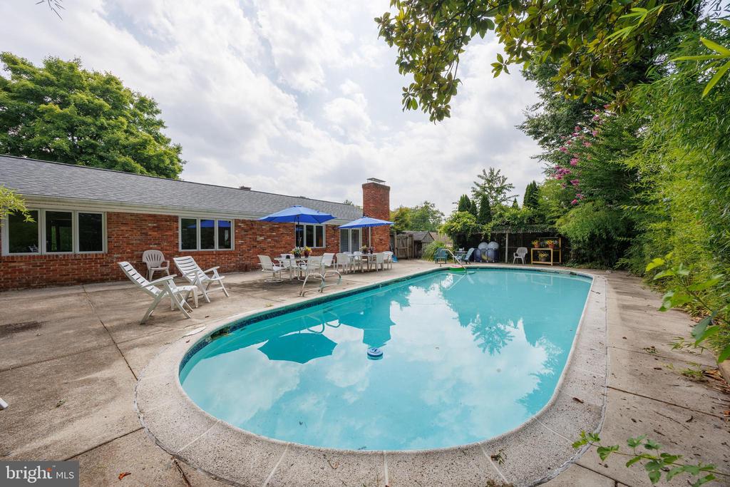 2104 CEDAR CIRCLE DRIVE