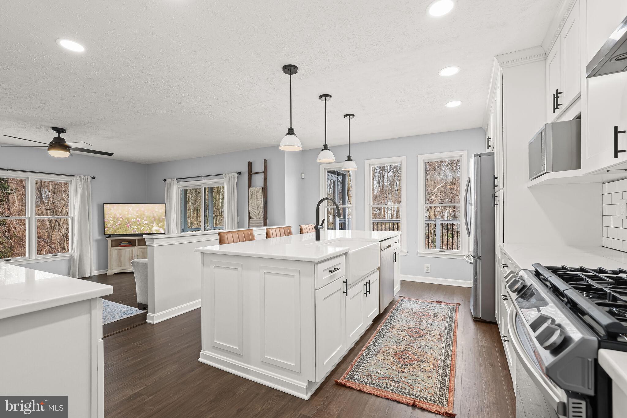 3301 Trellis Ln