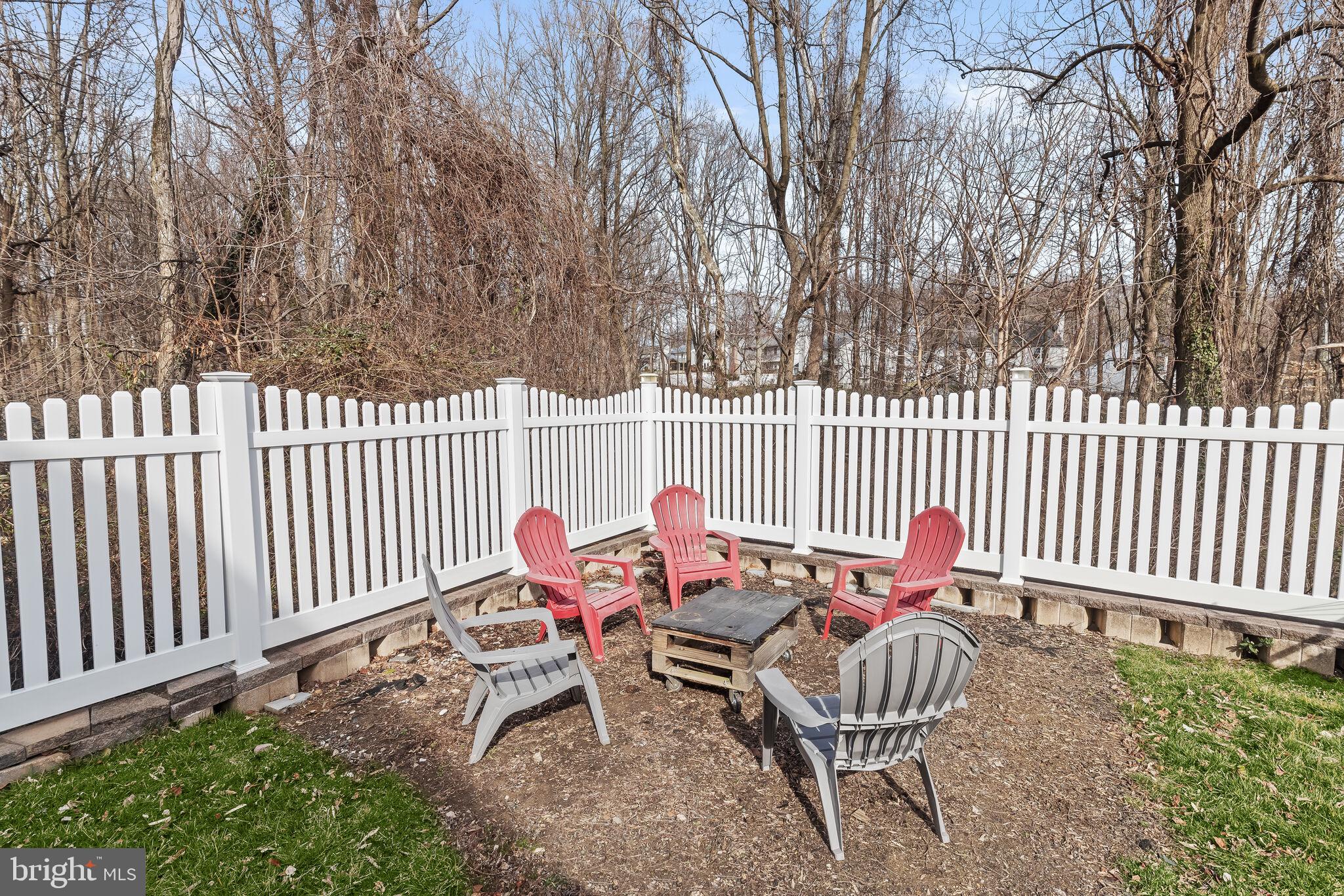 3301 Trellis Ln