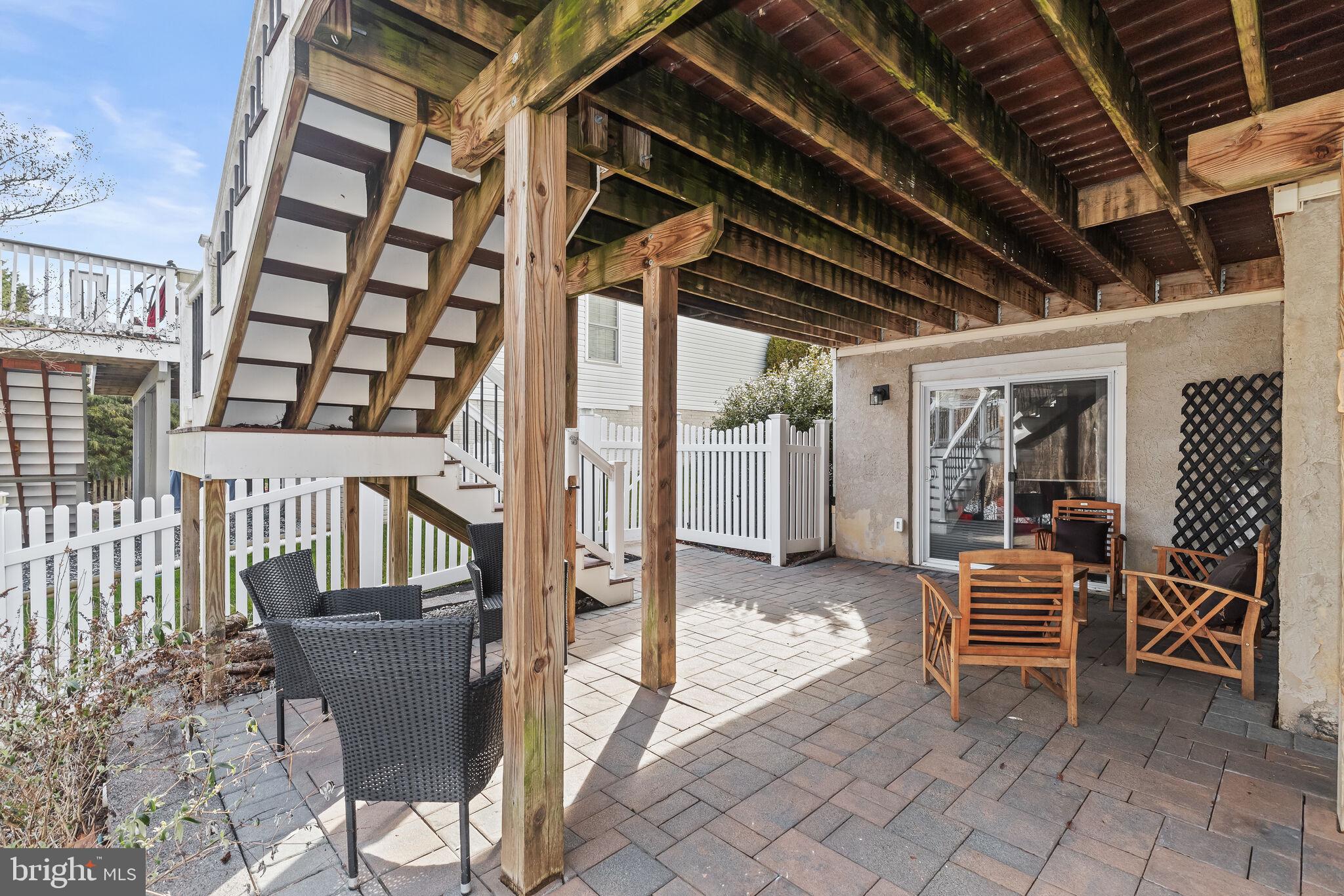 3301 Trellis Ln
