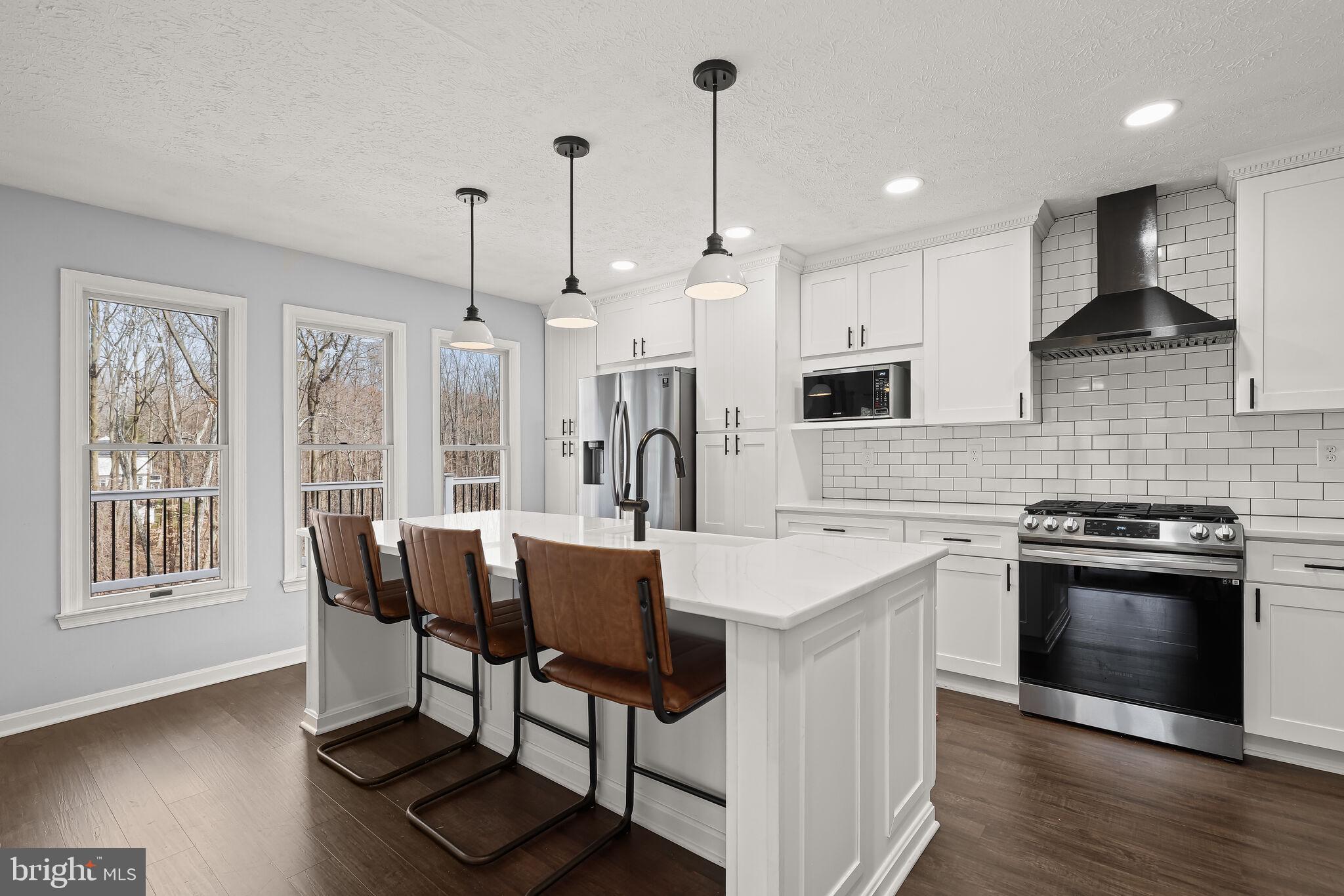 3301 Trellis Ln