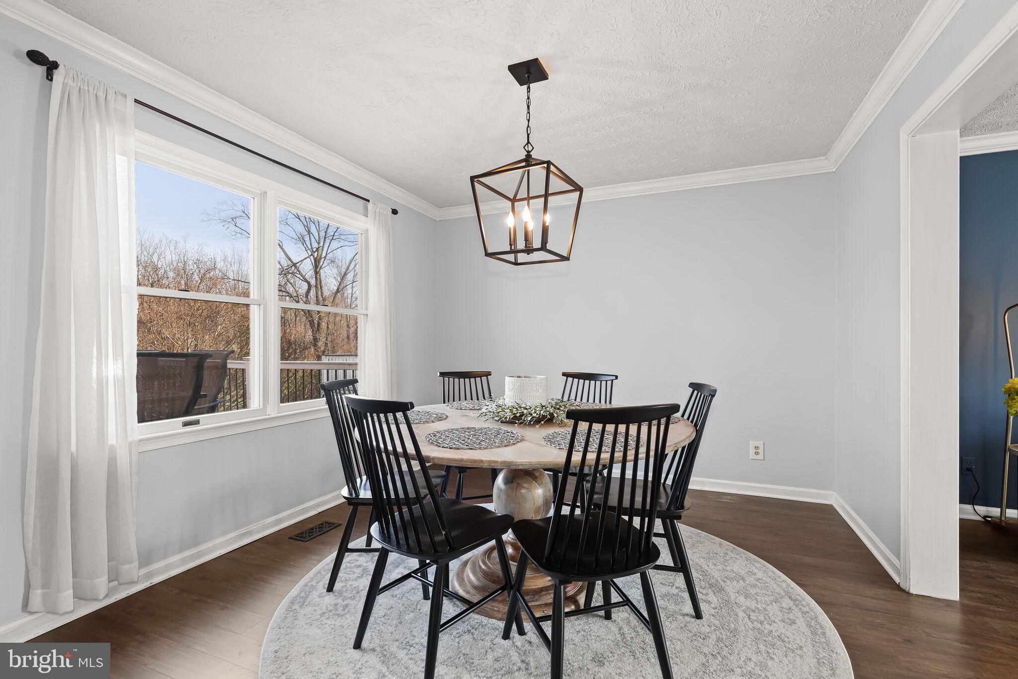 3301 Trellis Ln