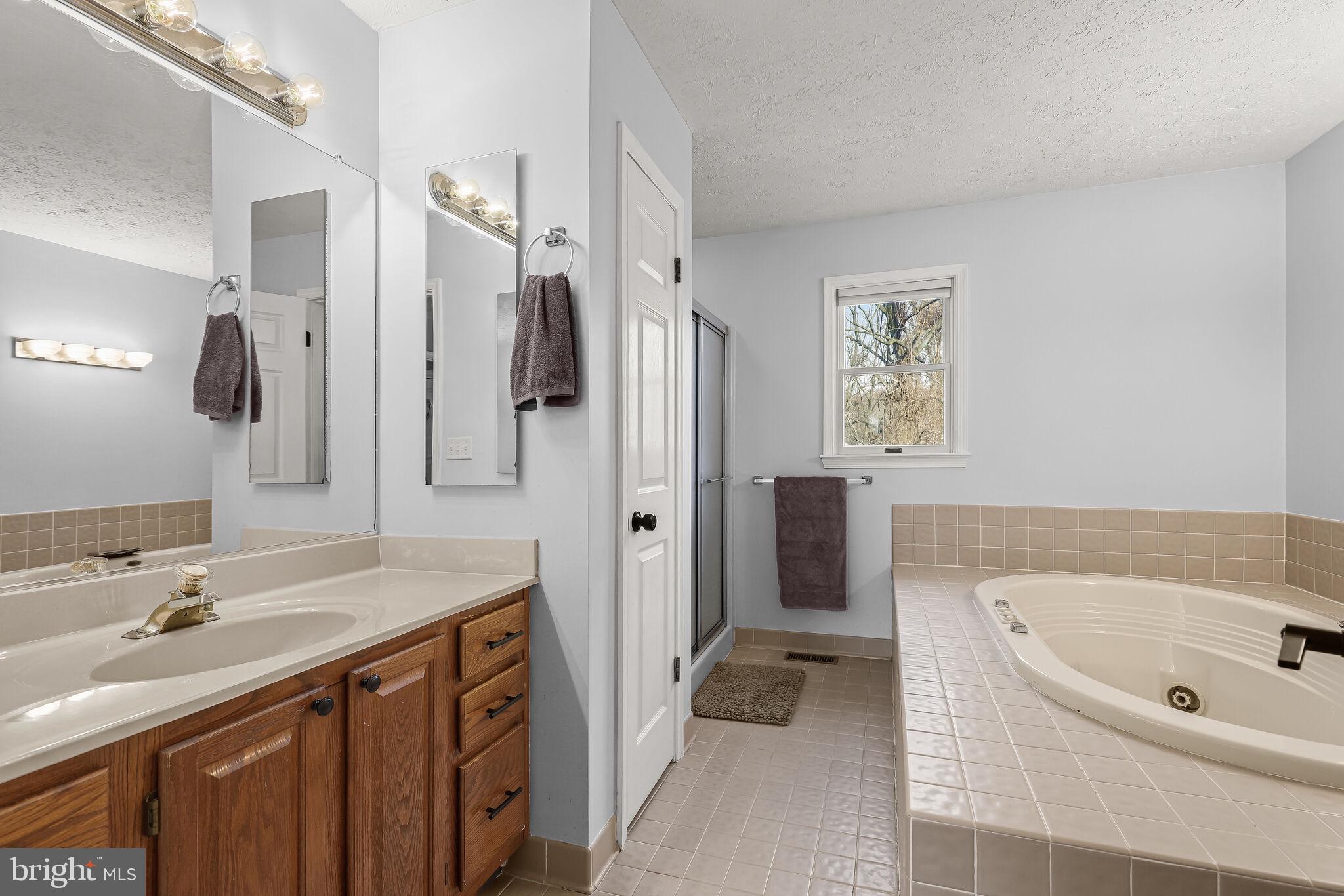 3301 Trellis Ln