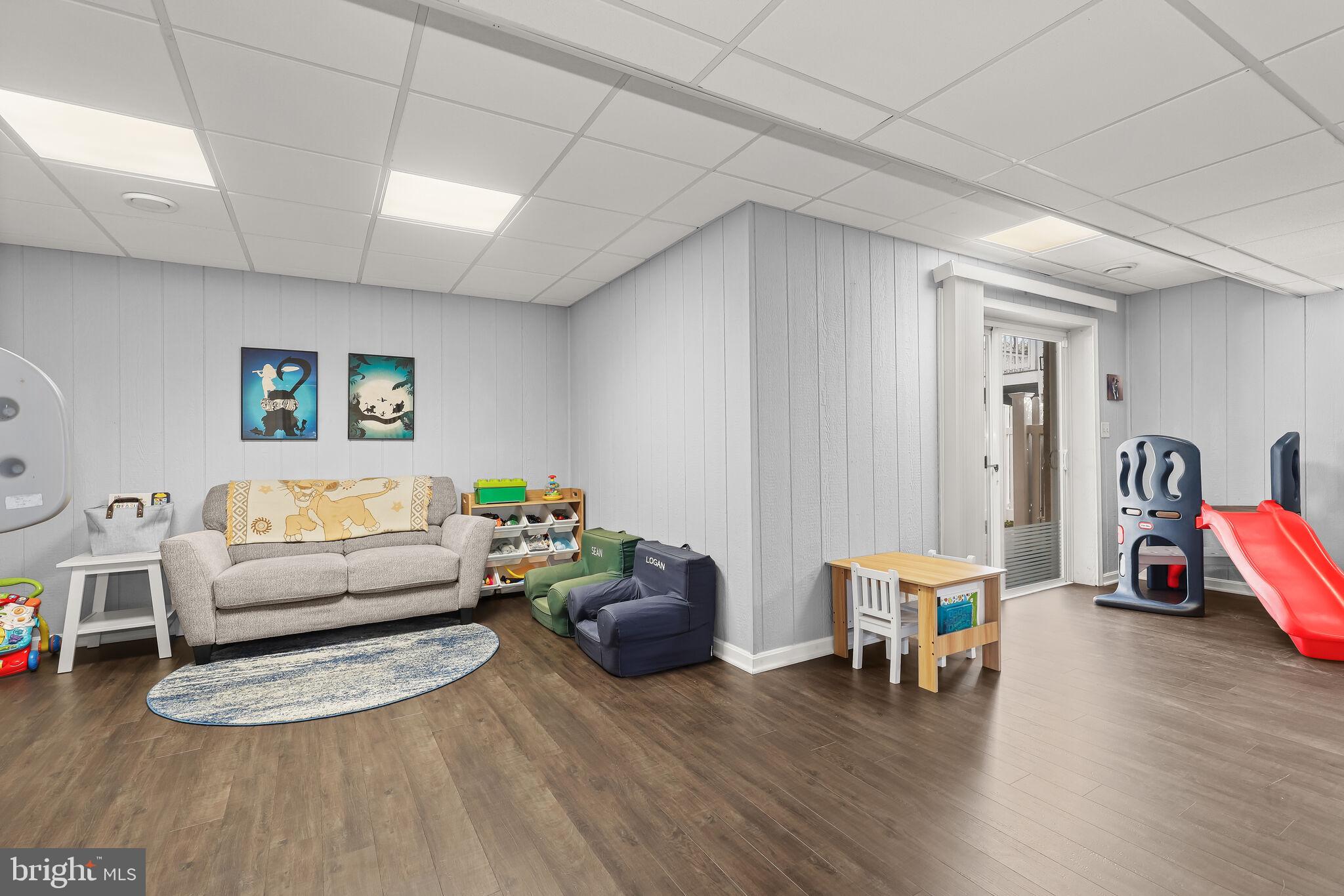 3301 Trellis Ln