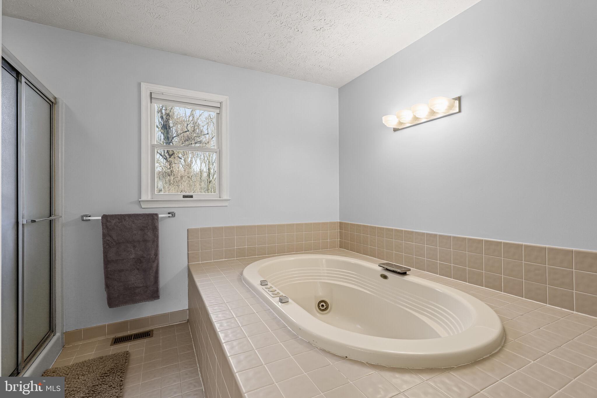 3301 Trellis Ln