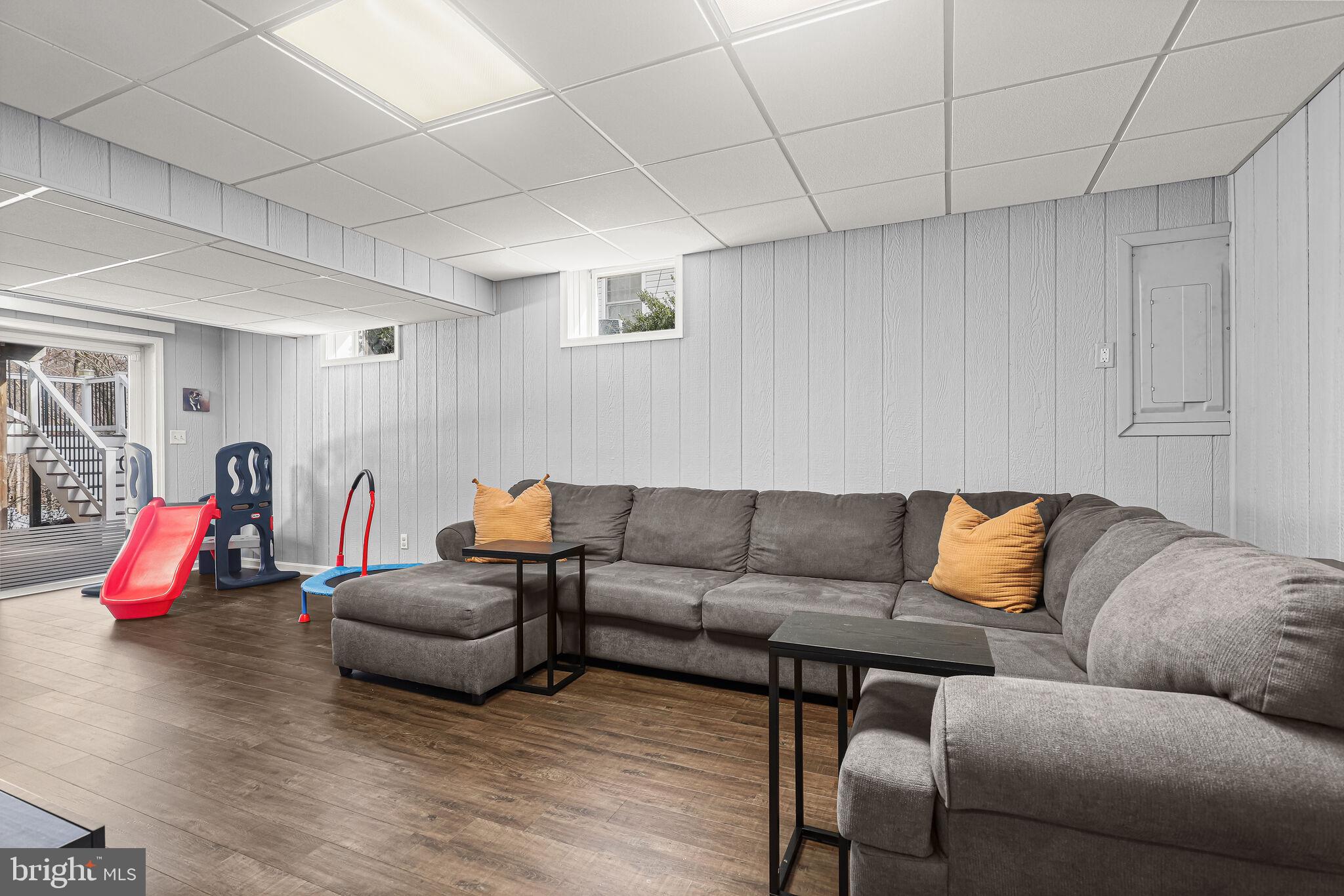 3301 Trellis Ln