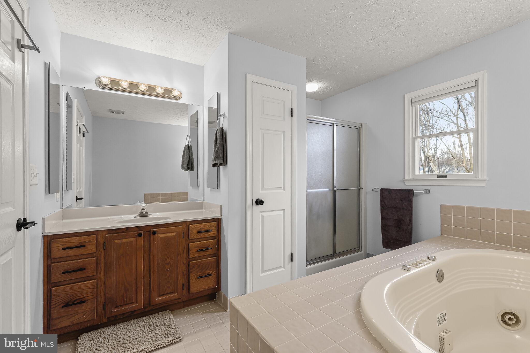 3301 Trellis Ln