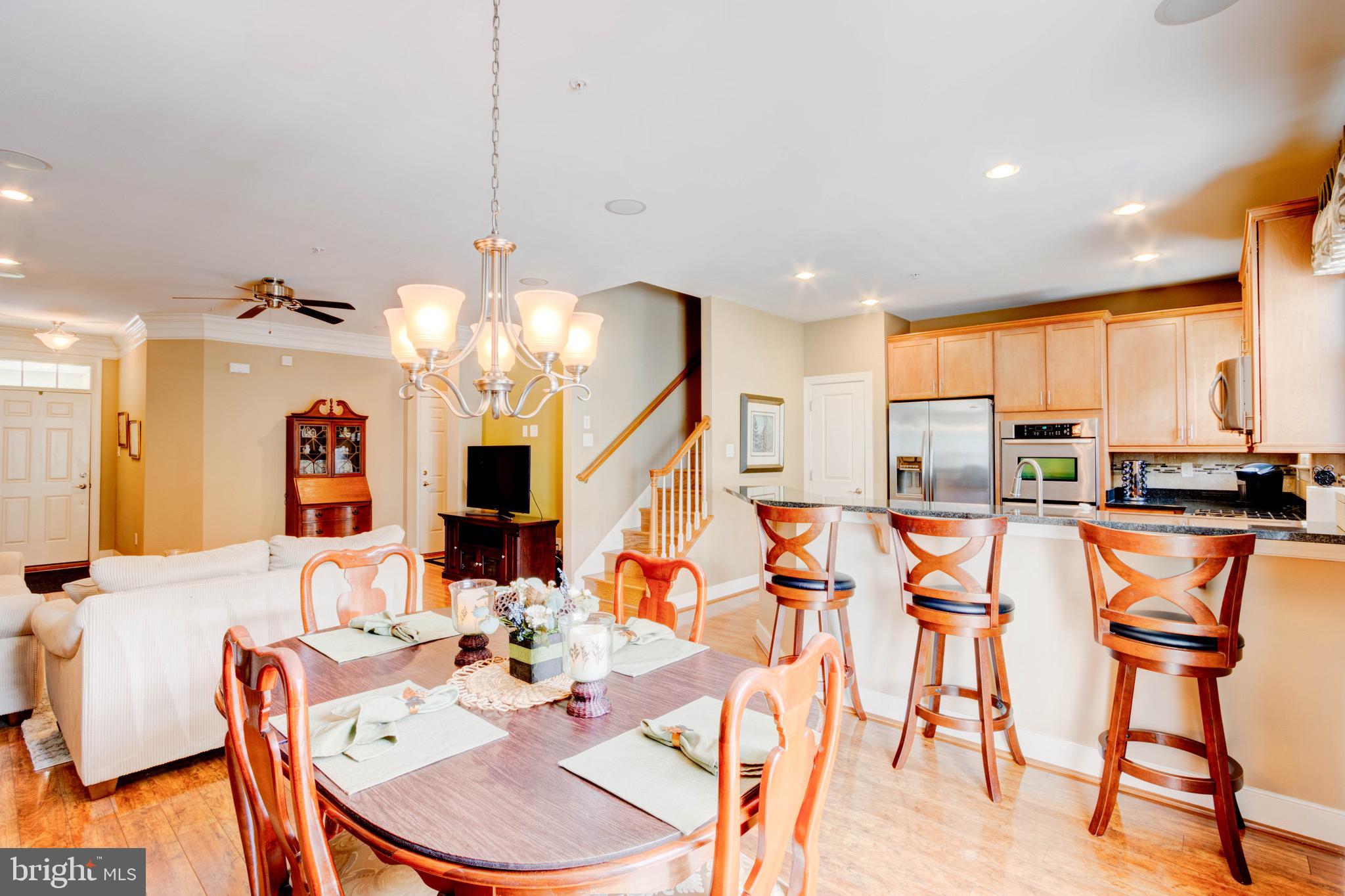 8601 Summer Waves Way
