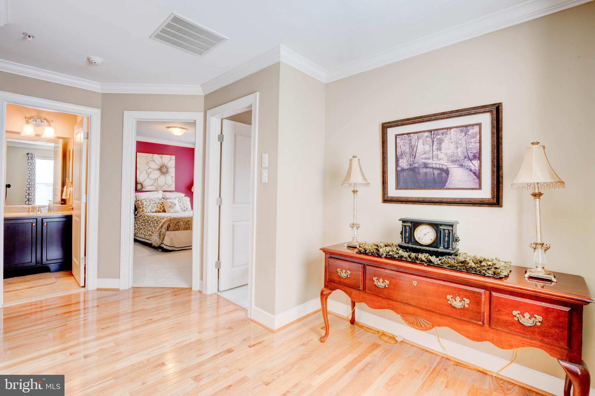 8601 Summer Waves Way