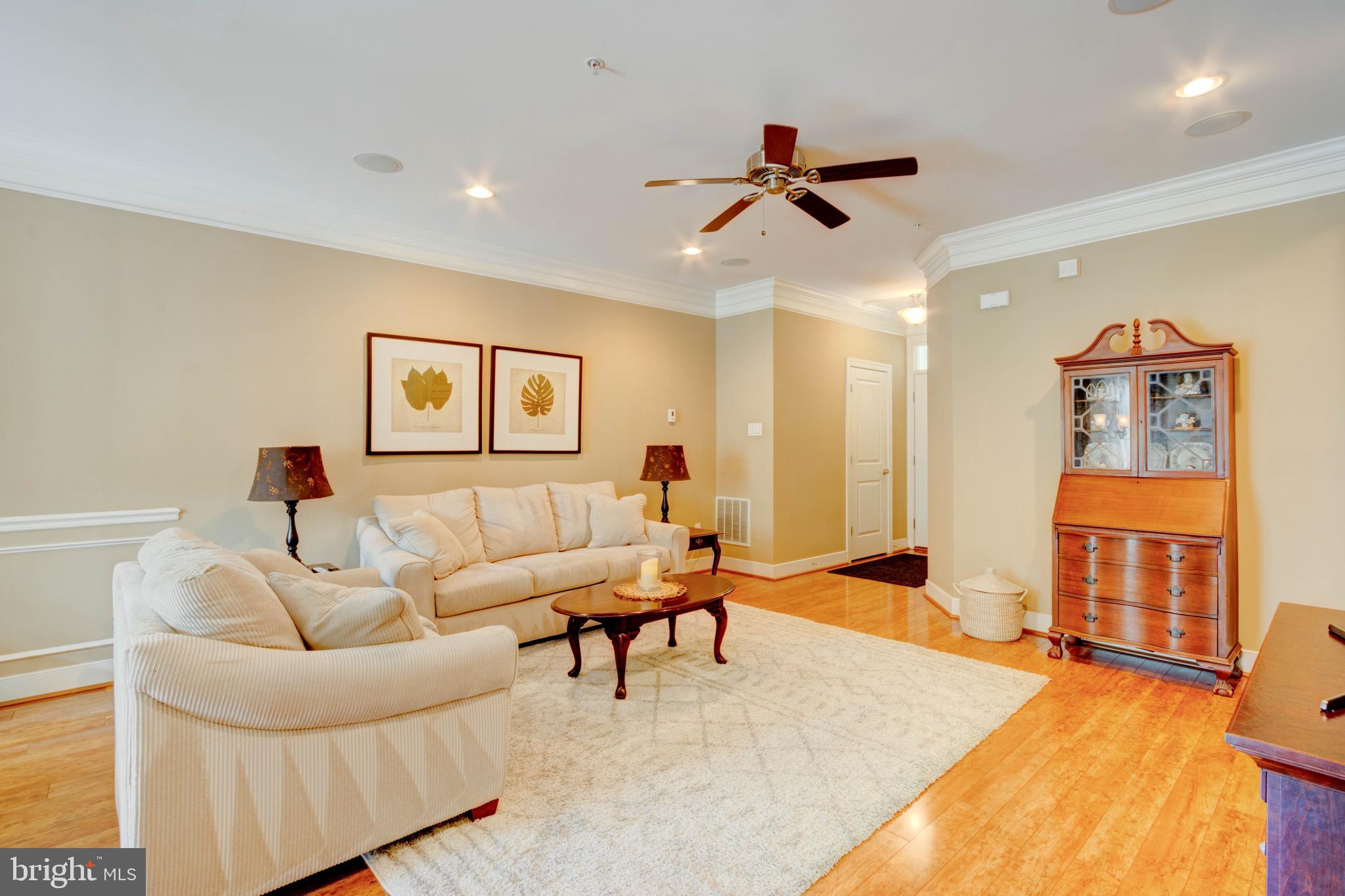 8601 Summer Waves Way