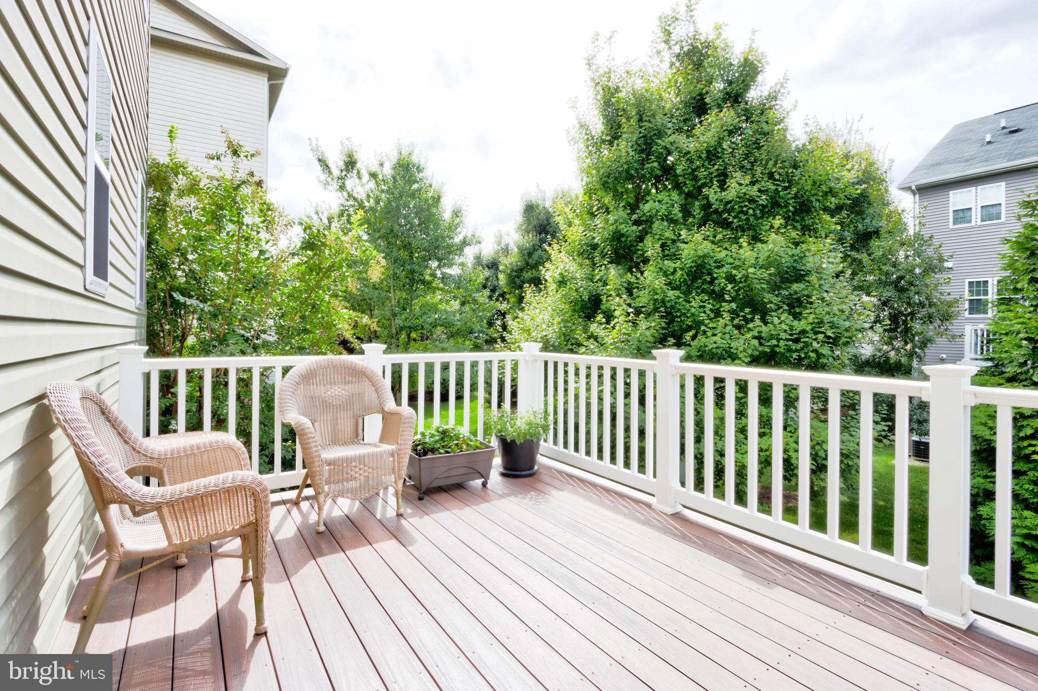 8601 Summer Waves Way