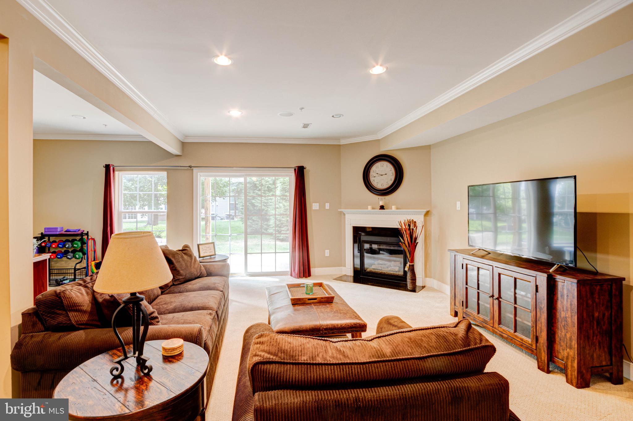 8601 Summer Waves Way