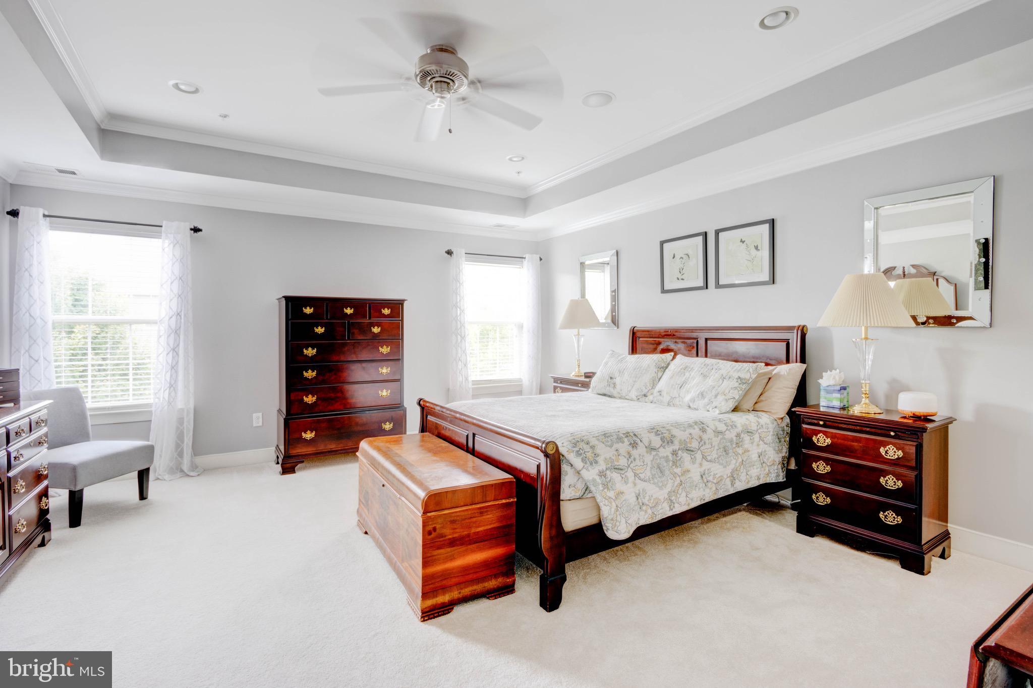 8601 Summer Waves Way