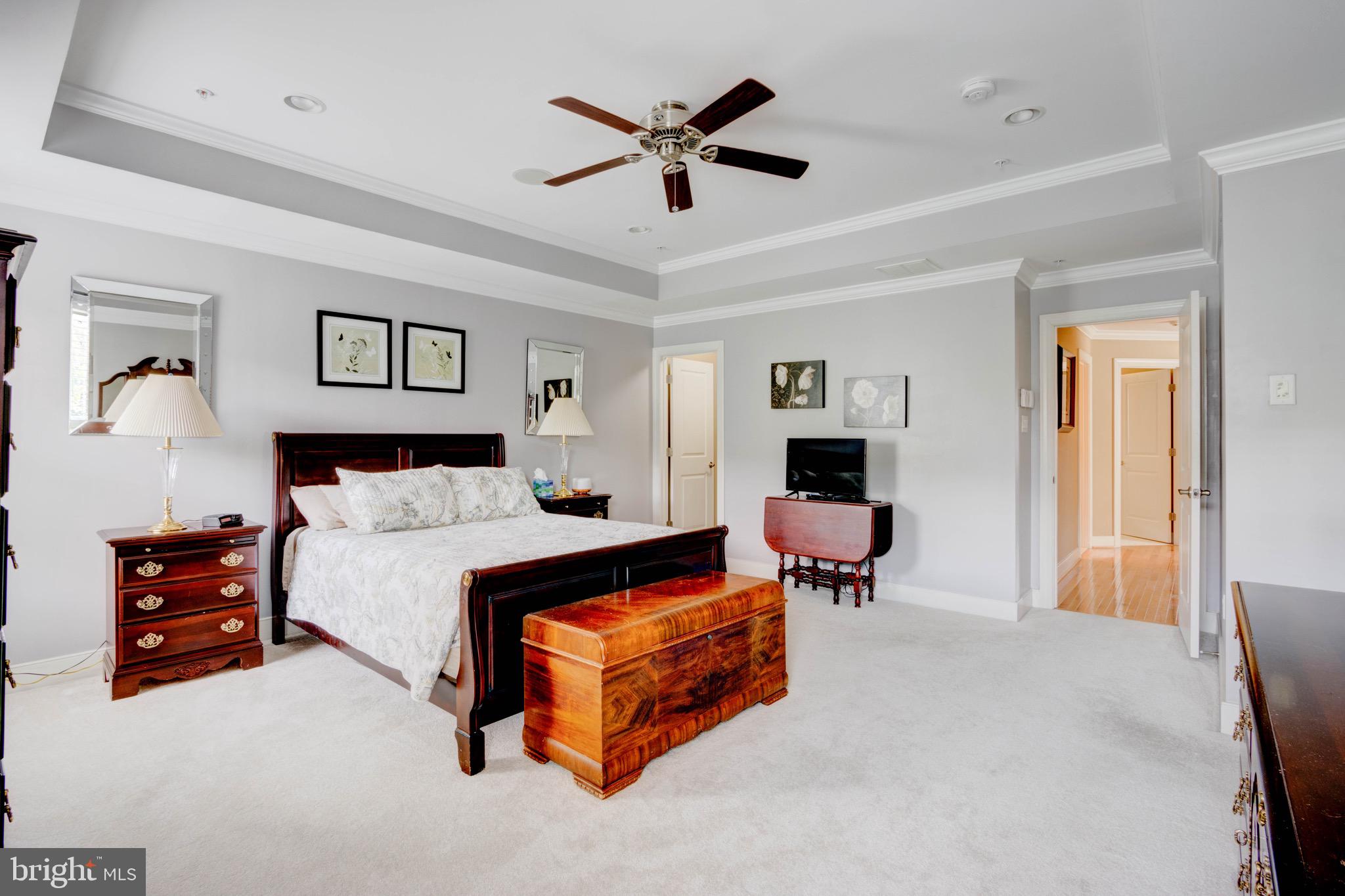8601 Summer Waves Way