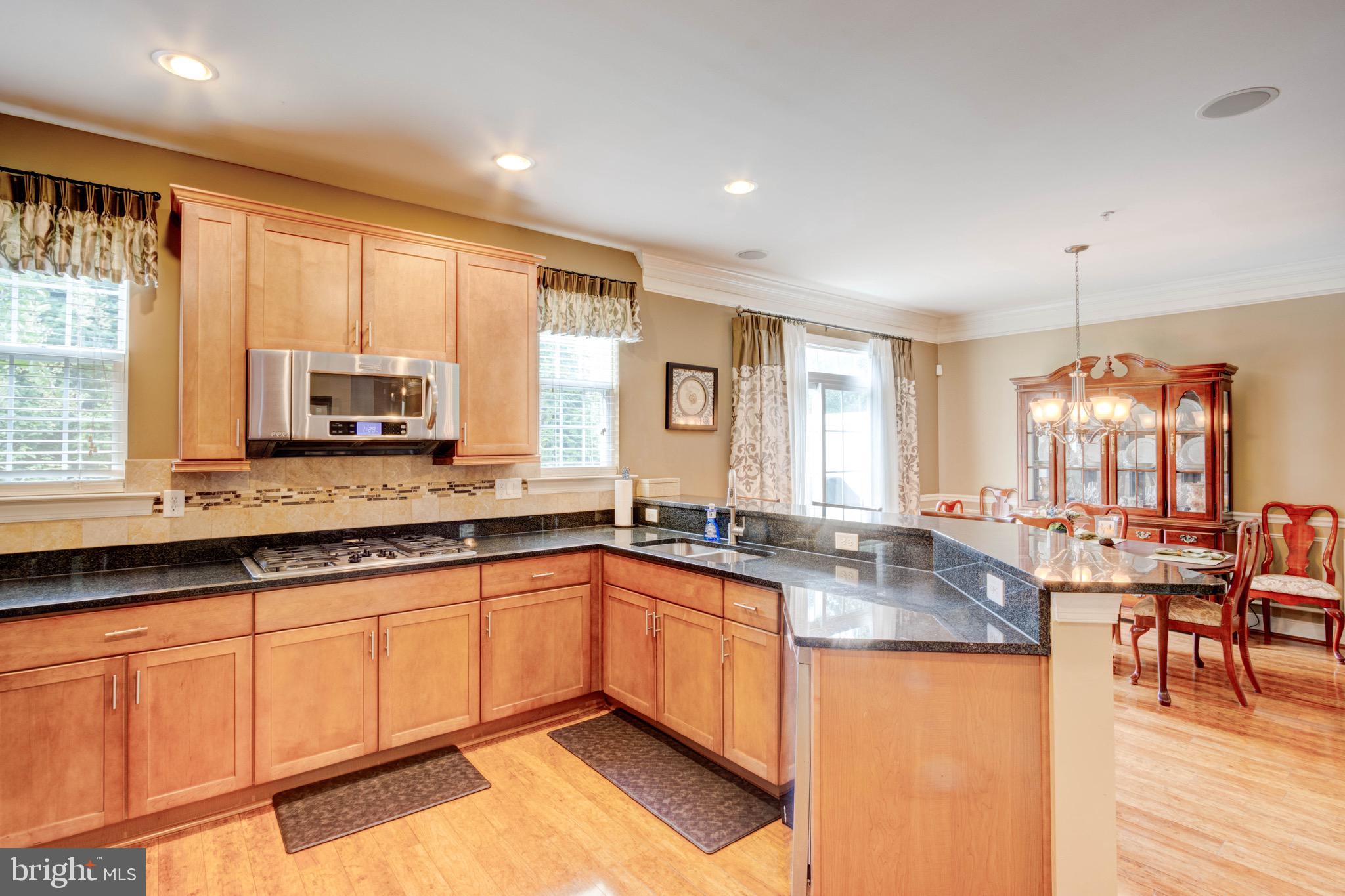 8601 Summer Waves Way