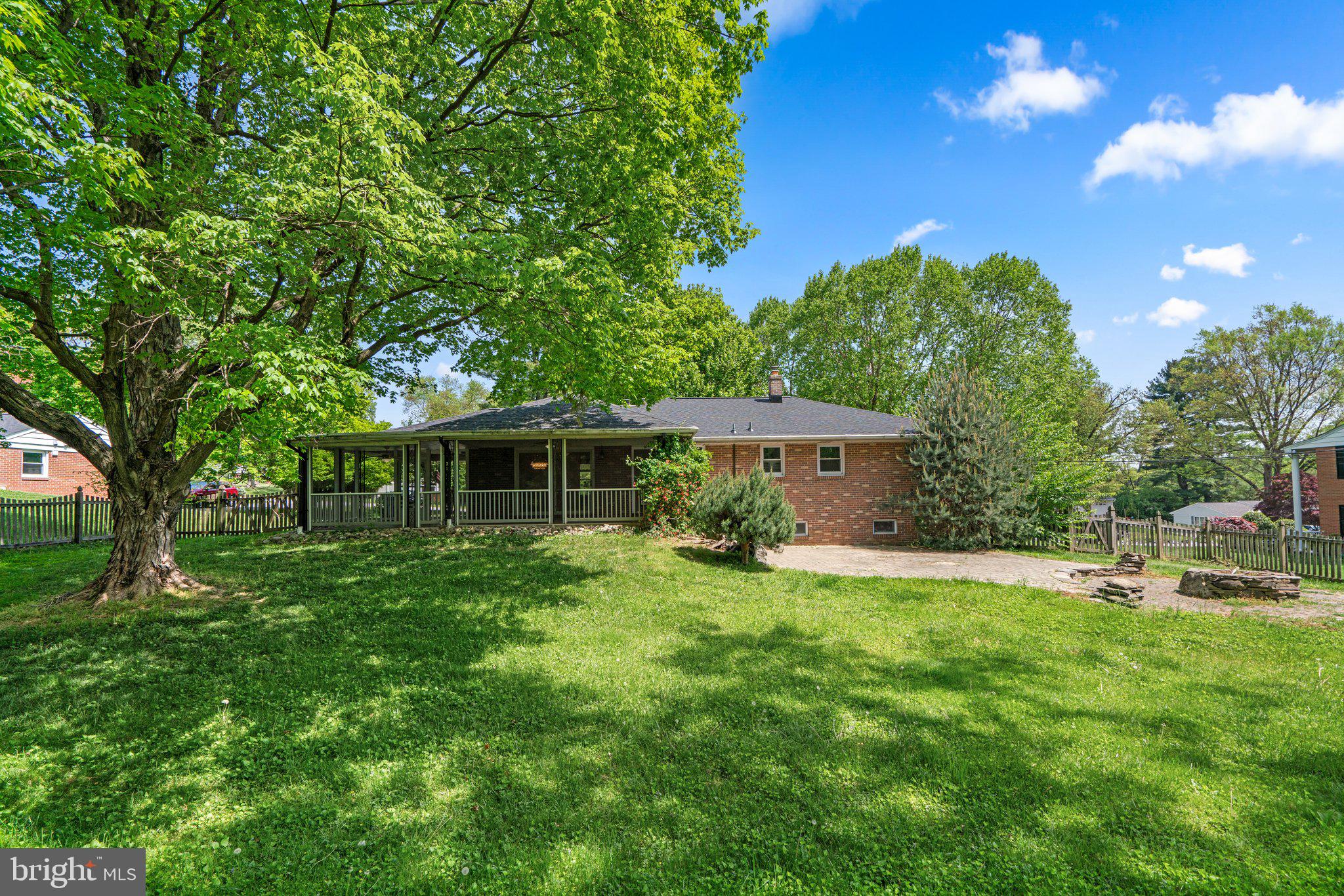 2804 Deerfield Dr