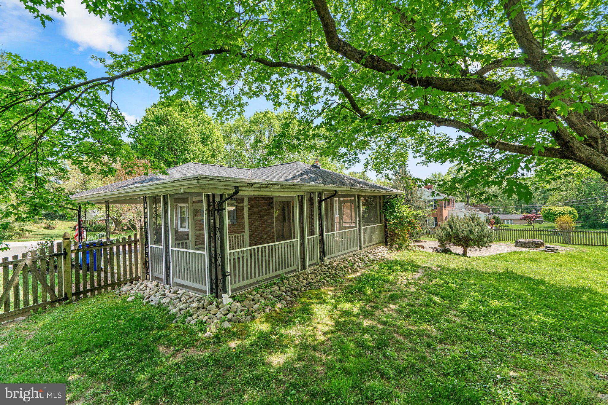 2804 Deerfield Dr
