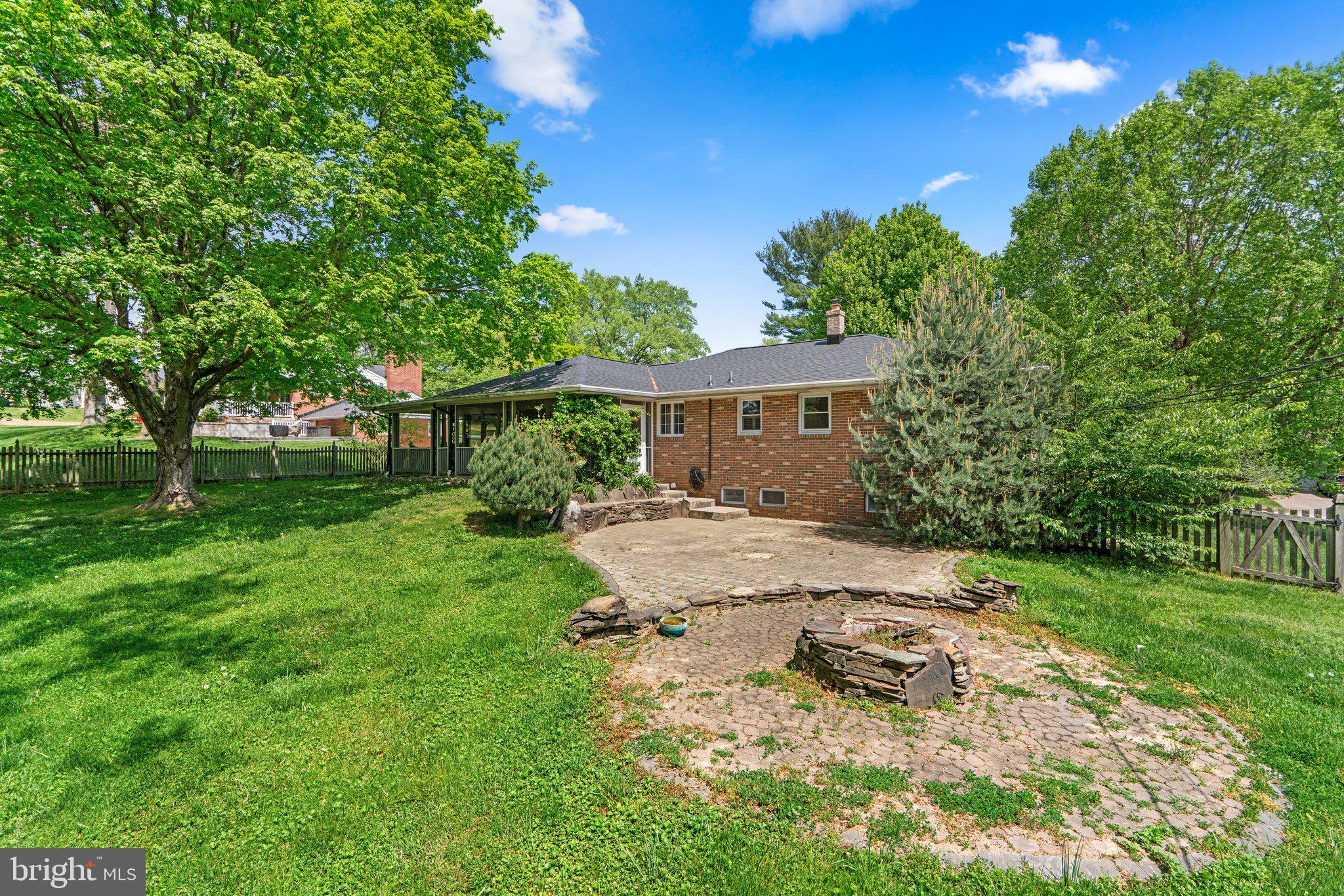2804 Deerfield Dr